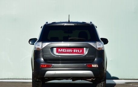 Mitsubishi Outlander III рестайлинг 3, 2014 год, 1 900 000 рублей, 4 фотография