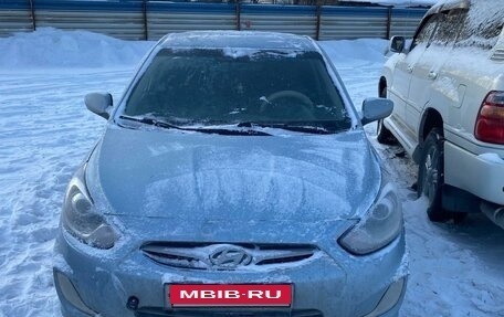 Hyundai Solaris II рестайлинг, 2012 год, 800 000 рублей, 5 фотография