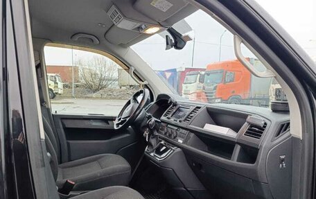 Volkswagen Caravelle T6 рестайлинг, 2016 год, 3 700 000 рублей, 9 фотография