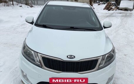 KIA Rio III рестайлинг, 2013 год, 870 000 рублей, 2 фотография