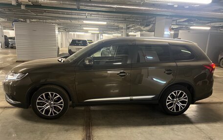 Mitsubishi Outlander III рестайлинг 3, 2019 год, 2 670 000 рублей, 4 фотография