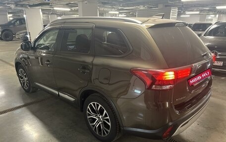 Mitsubishi Outlander III рестайлинг 3, 2019 год, 2 670 000 рублей, 5 фотография