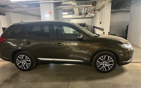 Mitsubishi Outlander III рестайлинг 3, 2019 год, 2 670 000 рублей, 11 фотография