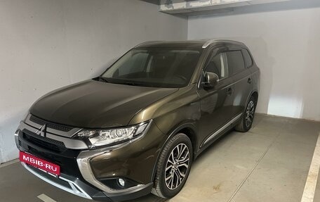 Mitsubishi Outlander III рестайлинг 3, 2019 год, 2 670 000 рублей, 22 фотография