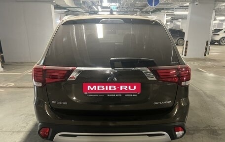 Mitsubishi Outlander III рестайлинг 3, 2019 год, 2 670 000 рублей, 20 фотография