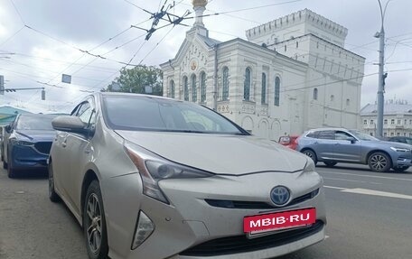 Toyota Prius IV XW50, 2017 год, 1 600 000 рублей, 10 фотография