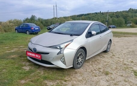 Toyota Prius IV XW50, 2017 год, 1 600 000 рублей, 3 фотография