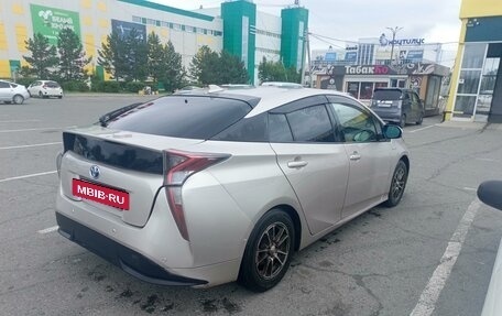 Toyota Prius IV XW50, 2017 год, 1 600 000 рублей, 9 фотография