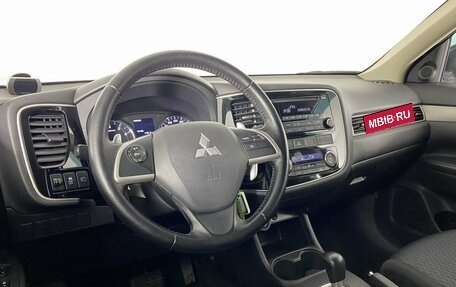 Mitsubishi Outlander III рестайлинг 3, 2012 год, 1 250 000 рублей, 13 фотография