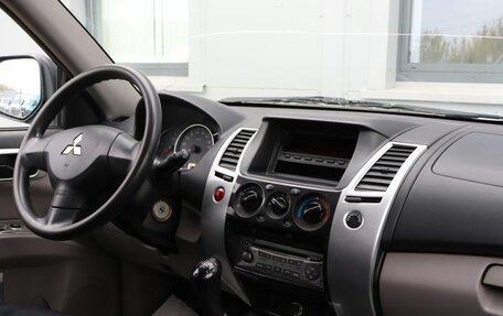 Mitsubishi Pajero Sport II рестайлинг, 2012 год, 1 418 000 рублей, 10 фотография