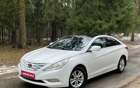 Hyundai Sonata VI, 2011 год, 830 000 рублей, 1 фотография