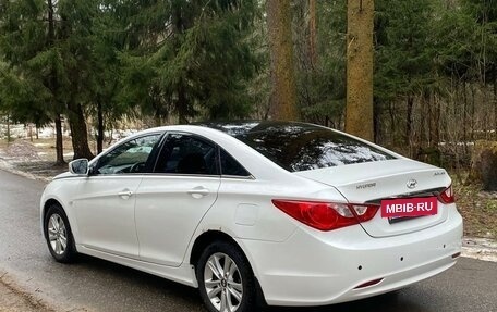 Hyundai Sonata VI, 2011 год, 830 000 рублей, 3 фотография