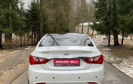 Hyundai Sonata VI, 2011 год, 830 000 рублей, 5 фотография