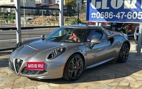 Alfa Romeo 4C, 2015 год, 7 350 000 рублей, 2 фотография