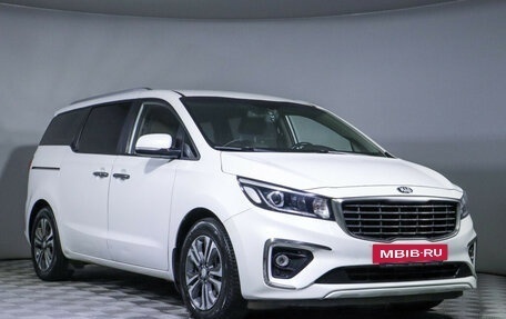 KIA Carnival III, 2018 год, 2 130 000 рублей, 3 фотография