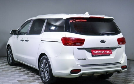 KIA Carnival III, 2018 год, 2 130 000 рублей, 7 фотография