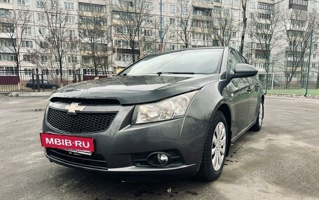 Chevrolet Cruze II, 2010 год, 680 000 рублей, 2 фотография