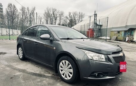 Chevrolet Cruze II, 2010 год, 680 000 рублей, 3 фотография