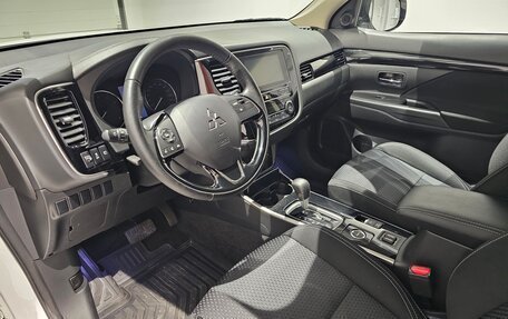 Mitsubishi Outlander III рестайлинг 3, 2018 год, 2 149 000 рублей, 13 фотография