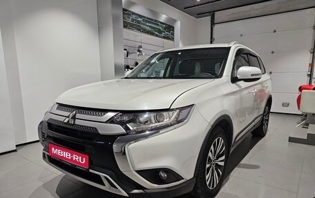 Mitsubishi Outlander III рестайлинг 3, 2018 год, 2 149 000 рублей, 1 фотография