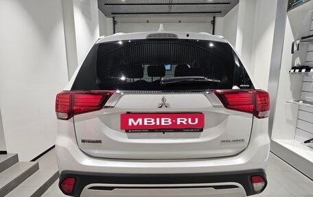 Mitsubishi Outlander III рестайлинг 3, 2018 год, 2 149 000 рублей, 5 фотография