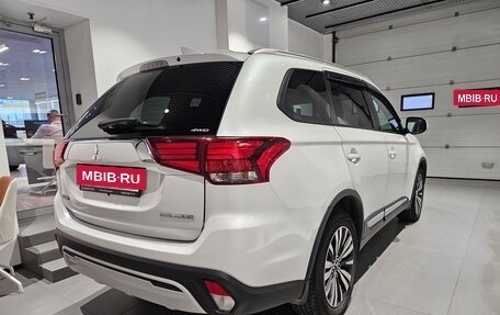 Mitsubishi Outlander III рестайлинг 3, 2018 год, 2 149 000 рублей, 4 фотография