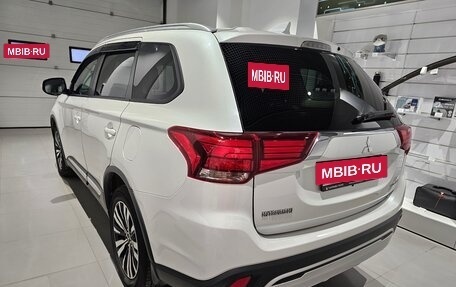 Mitsubishi Outlander III рестайлинг 3, 2018 год, 2 149 000 рублей, 6 фотография