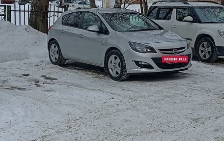 Opel Astra J, 2013 год, 700 000 рублей, 2 фотография