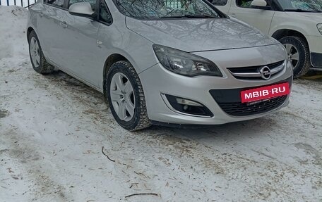 Opel Astra J, 2013 год, 700 000 рублей, 4 фотография