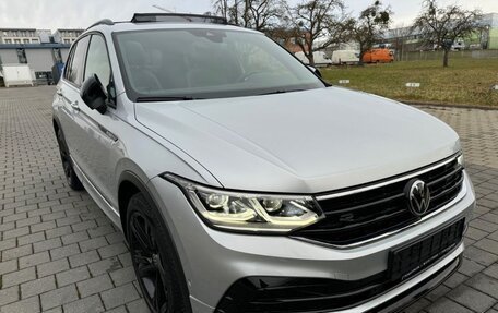 Volkswagen Tiguan II, 2023 год, 5 340 000 рублей, 3 фотография