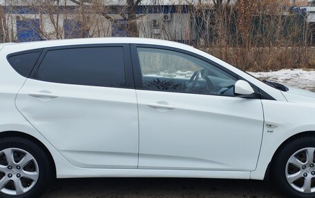 Hyundai Solaris II рестайлинг, 2011 год, 725 000 рублей, 4 фотография