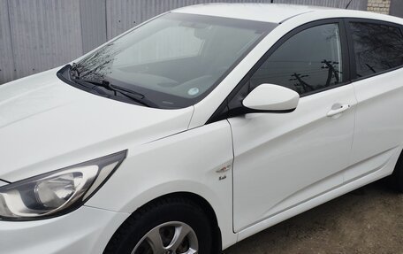 Hyundai Solaris II рестайлинг, 2011 год, 725 000 рублей, 2 фотография