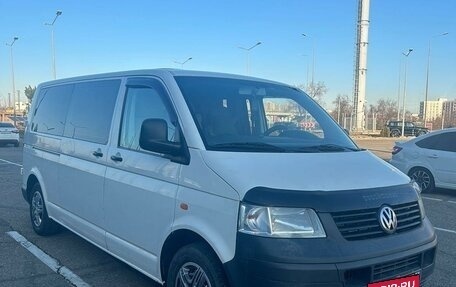 Volkswagen Transporter T5 рестайлинг, 2004 год, 1 220 000 рублей, 2 фотография