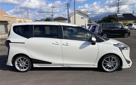 Toyota Sienta II, 2021 год, 1 079 000 рублей, 4 фотография