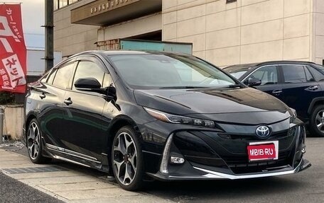 Toyota Prius IV XW50, 2022 год, 2 089 000 рублей, 1 фотография