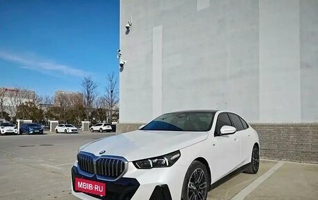 BMW 5 серия, 2024 год, 6 898 000 рублей, 13 фотография