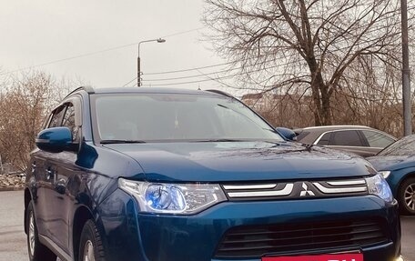 Mitsubishi Outlander III рестайлинг 3, 2013 год, 1 860 000 рублей, 5 фотография