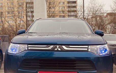 Mitsubishi Outlander III рестайлинг 3, 2013 год, 1 860 000 рублей, 27 фотография