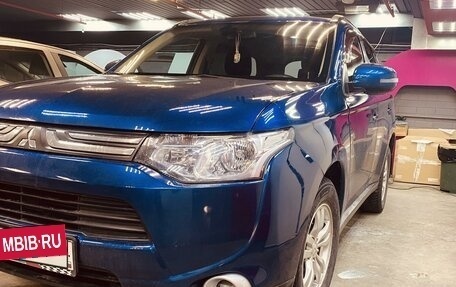 Mitsubishi Outlander III рестайлинг 3, 2013 год, 1 860 000 рублей, 28 фотография