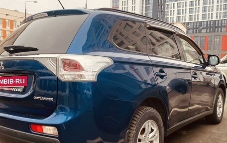 Mitsubishi Outlander III рестайлинг 3, 2013 год, 1 860 000 рублей, 26 фотография