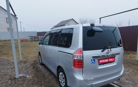 Toyota Noah III, 2008 год, 1 100 000 рублей, 1 фотография