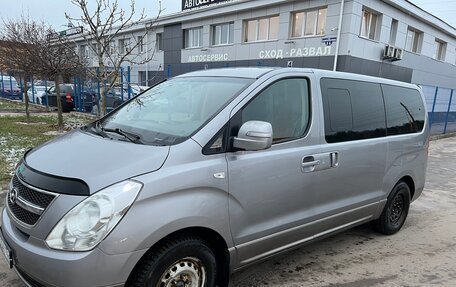 Hyundai Grand Starex Grand Starex I рестайлинг 2, 2012 год, 1 750 000 рублей, 1 фотография