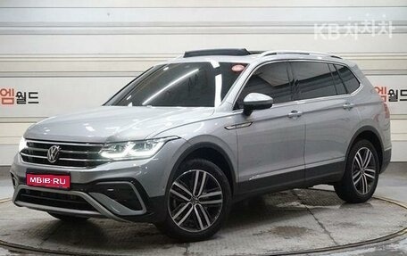 Volkswagen Tiguan II, 2021 год, 2 436 764 рублей, 1 фотография