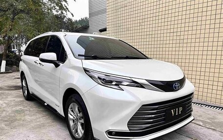 Toyota Sienna, 2022 год, 4 930 000 рублей, 1 фотография