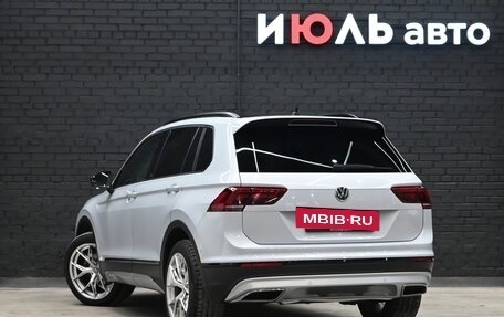 Volkswagen Tiguan II, 2019 год, 2 780 000 рублей, 7 фотография