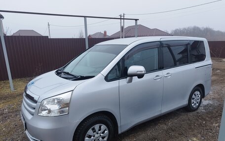 Toyota Noah III, 2008 год, 1 100 000 рублей, 12 фотография