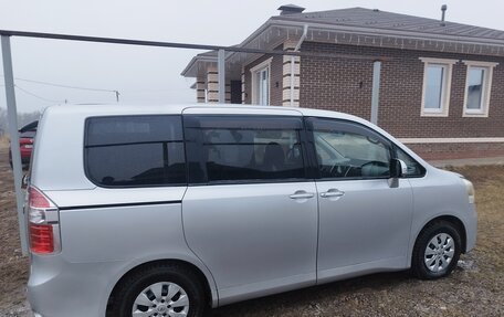 Toyota Noah III, 2008 год, 1 100 000 рублей, 14 фотография