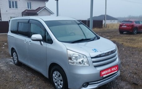 Toyota Noah III, 2008 год, 1 100 000 рублей, 15 фотография