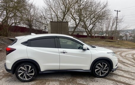 Honda Vezel, 2019 год, 2 390 000 рублей, 3 фотография