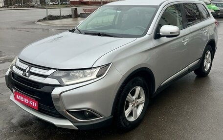 Mitsubishi Outlander III рестайлинг 3, 2017 год, 2 275 000 рублей, 1 фотография